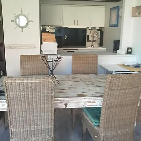 Seaside Refuge 塞辛布拉